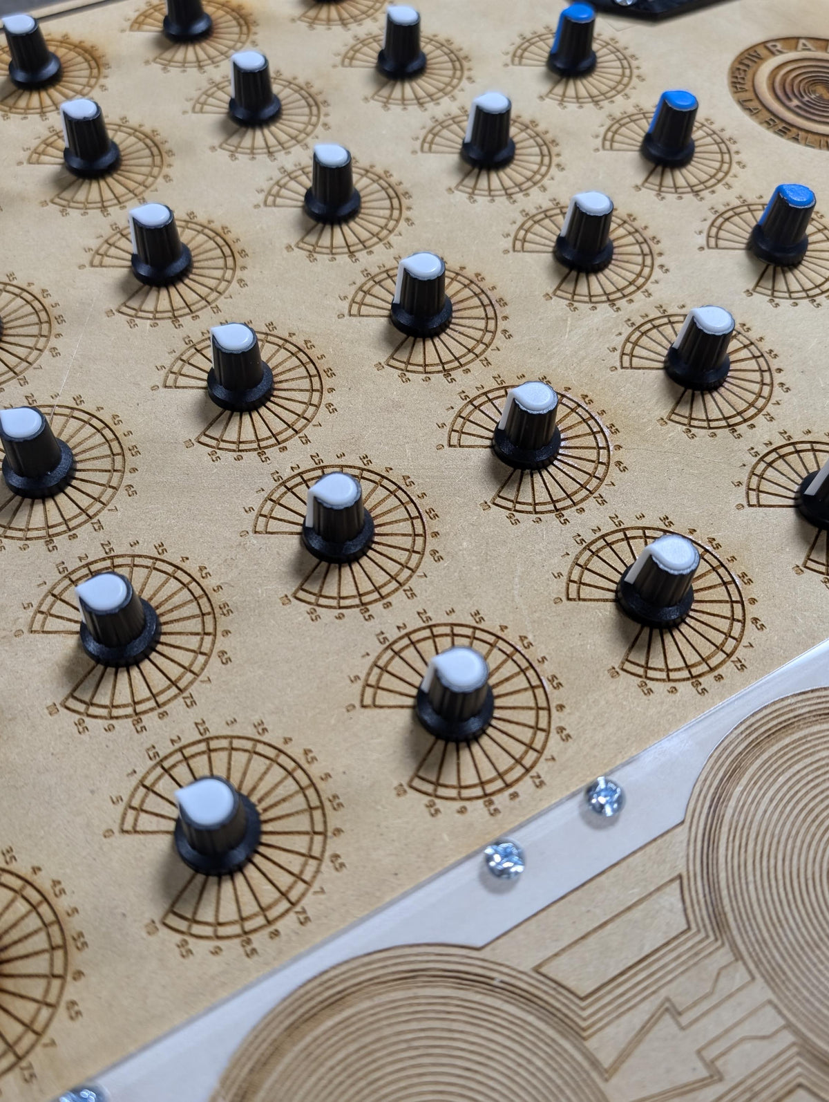 Máquina Radiónica hecha a mano: 33 diales, copiadora dual, potenciadores eléctricos